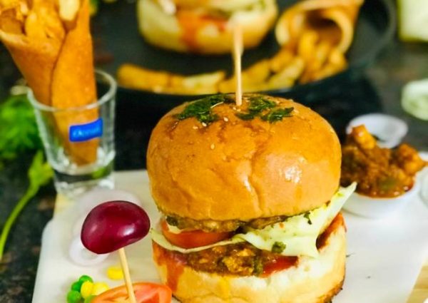 Achari Paneer Burger